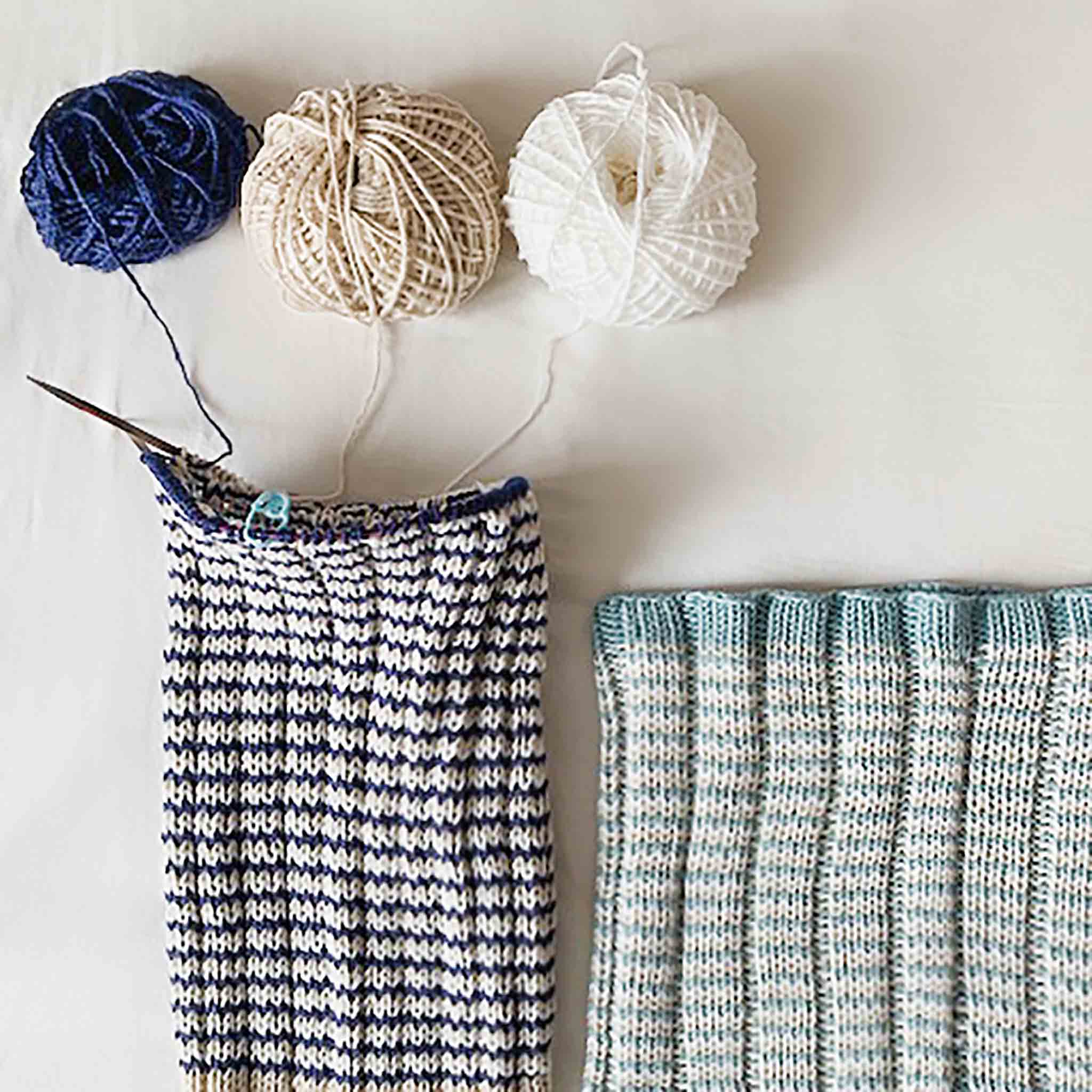 Daydreamer Loop Cowl Knitting Kit - Image 4