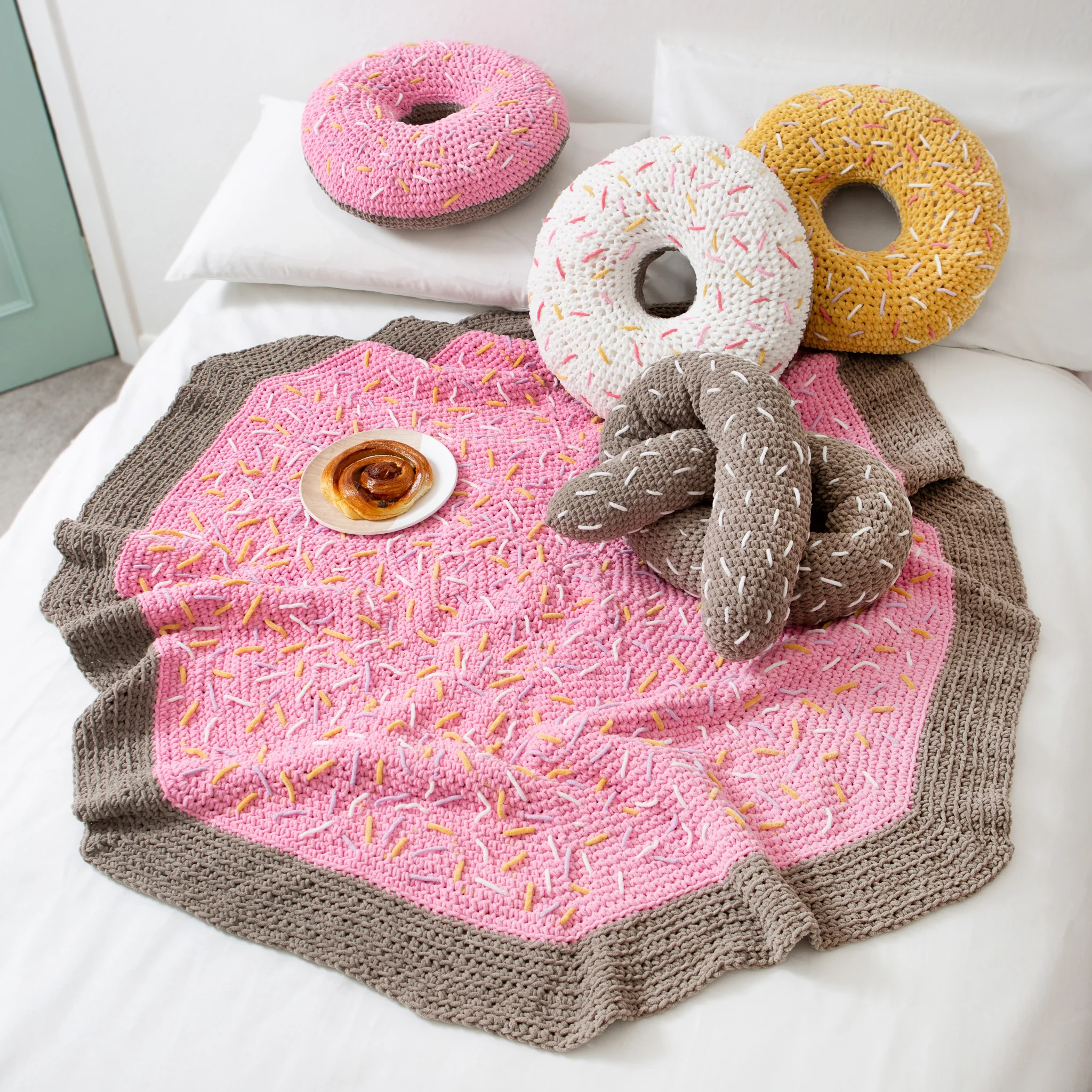 Giant Pretzel Cushion Crochet Kit - Image 6