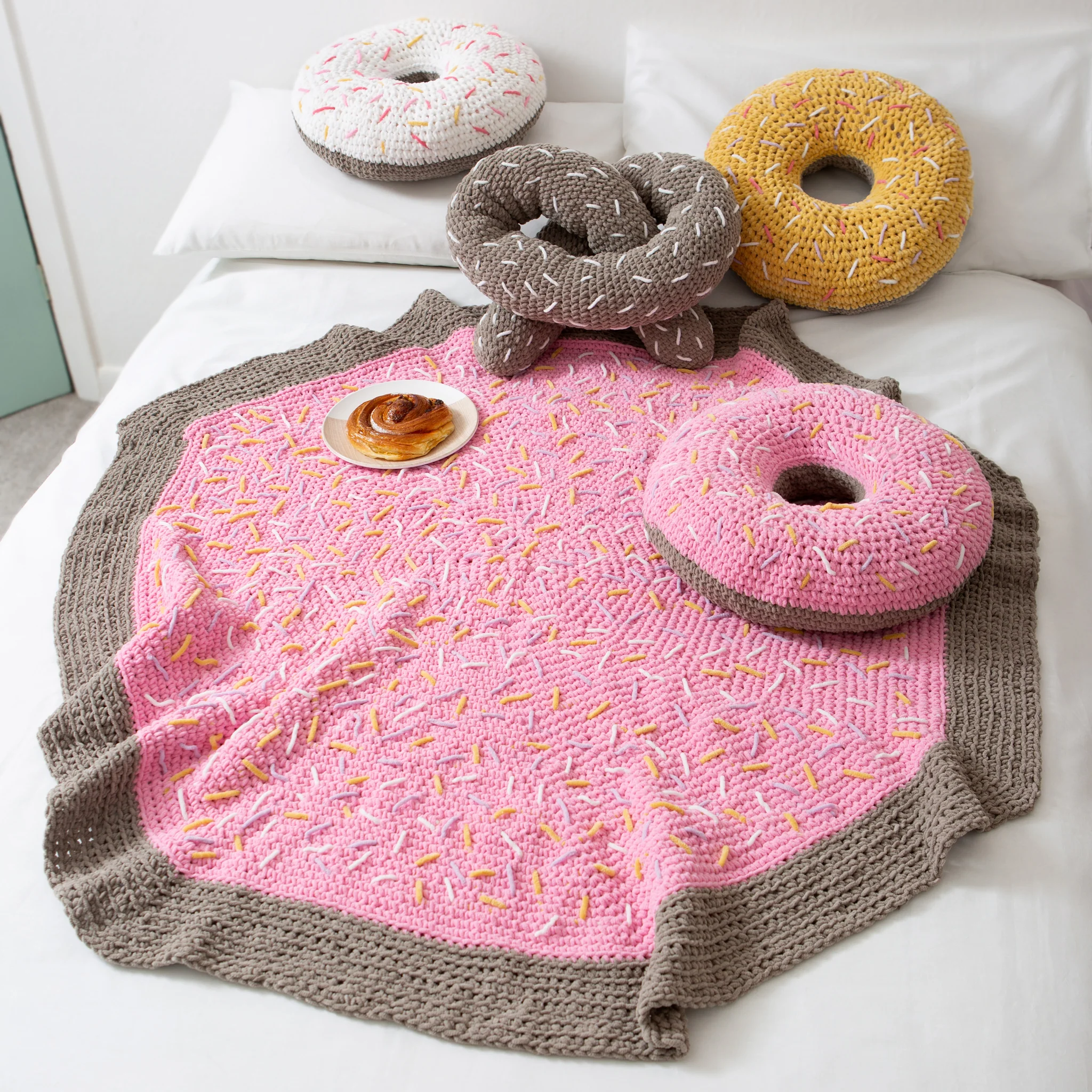 Giant Pretzel Cushion Crochet Kit - Image 7